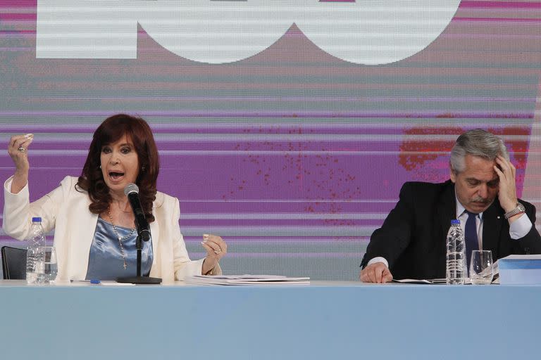 Acto por la conmemoración de los 100 años de YPF, encabeza Alberto Fernández, y Cristina Fernández de Kirchner