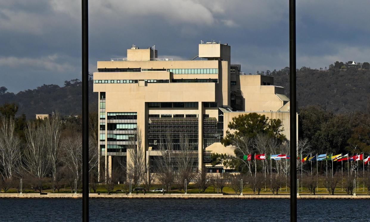 <span>Solicitor general Stephen Donaghue has told the high court that asylum seekers would have a ‘constitutional right’ to be released from detention if the commonwealth loses a landmark case.</span><span>Photograph: Lukas Coch/AAP</span>