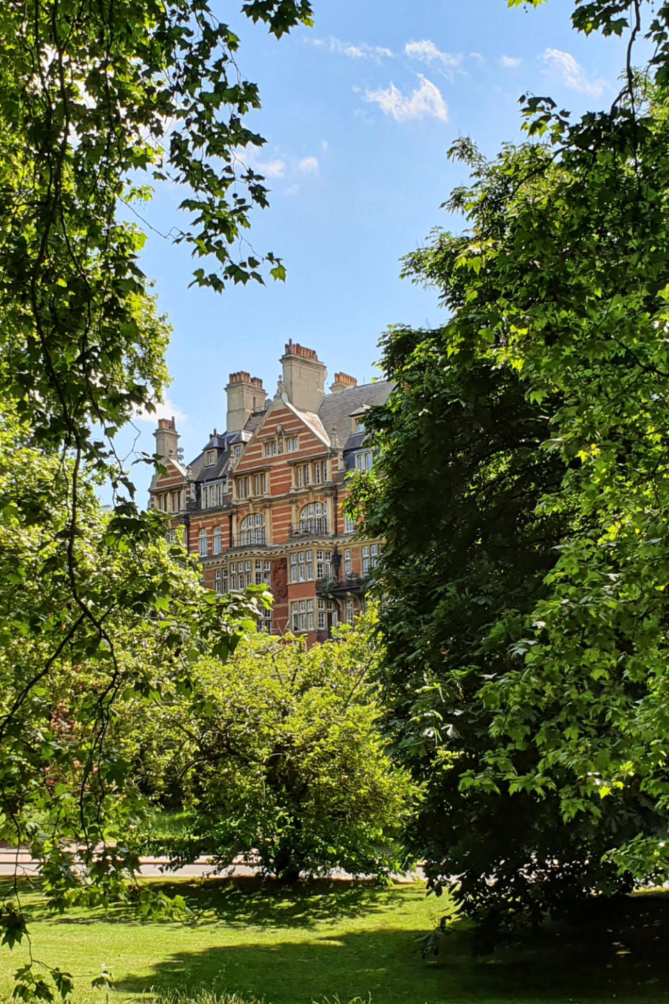 41 shots are fired in Green Park