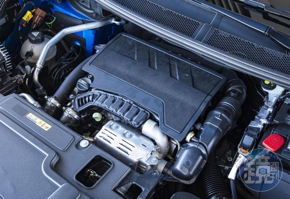 原廠代號EB2ADTS的1.2 升直列 3 缸 Pure Tech 汽油渦輪增壓引擎。