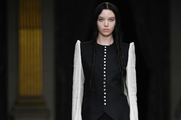 Yohji Yamamoto RTW Spring 2024 - Yahoo Sports