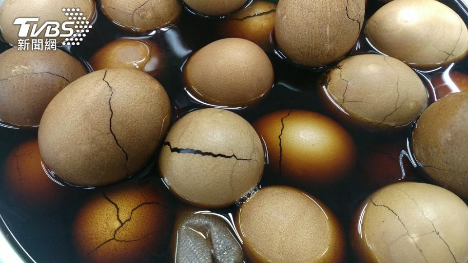 有網友推測「木星蛋」的形成原因是忘記加水。（示意圖／shutterstock達志影像）
