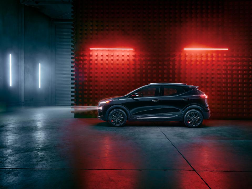 The 2023 Chevrolet Bolt EUV Redline Edition includes 17-inch black-painted aluminum wheels. Preproduction model shown.  Available Summer 2022.