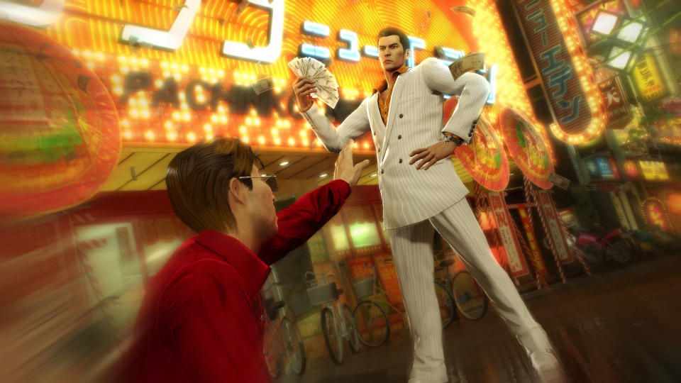 Kiryu flashes some cash