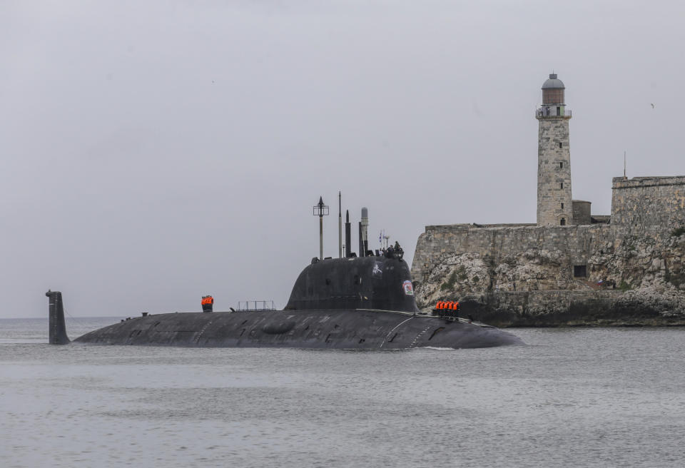 El submarino ruso Kazan de propulsión nuclear llega el 12 de junio de 2024 al puerto de La Habana, Cuba. (AP Foto/Ariel Ley)
