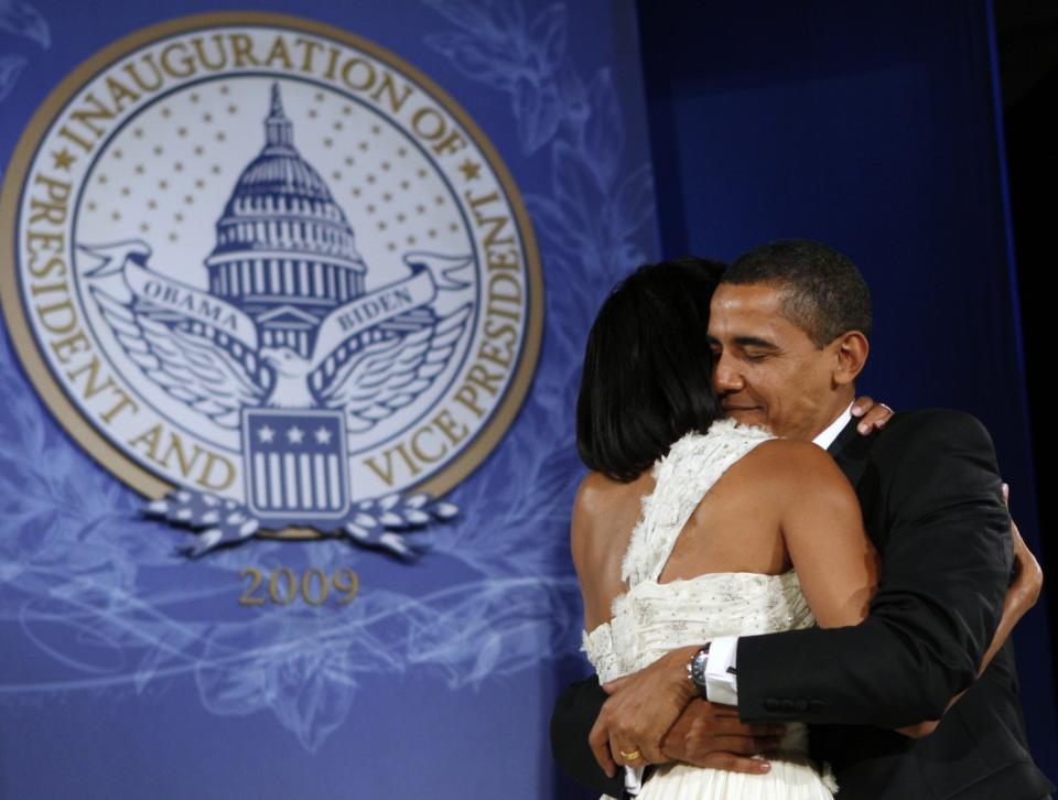 Barack Obama hugs Michelle as they dance at the Eastern Regional Inaugural Ball in Washington January 20, 2009. REUTERS/Jim Young