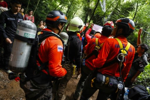 Hundreds of people have been mobilised to find the young football team and their coach who went into the cave on Saturday