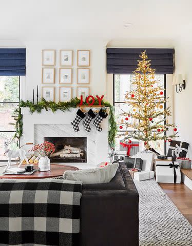 <p><a href="https://stylebyemilyhenderson.com/blog/target-refined-traditional-holiday-look-christmas-decorating-ideas" data-component="link" data-source="inlineLink" data-type="externalLink" data-ordinal="1">Emily Henderson Design</a> / Photo by Sara Ligorria-Tramp</p>