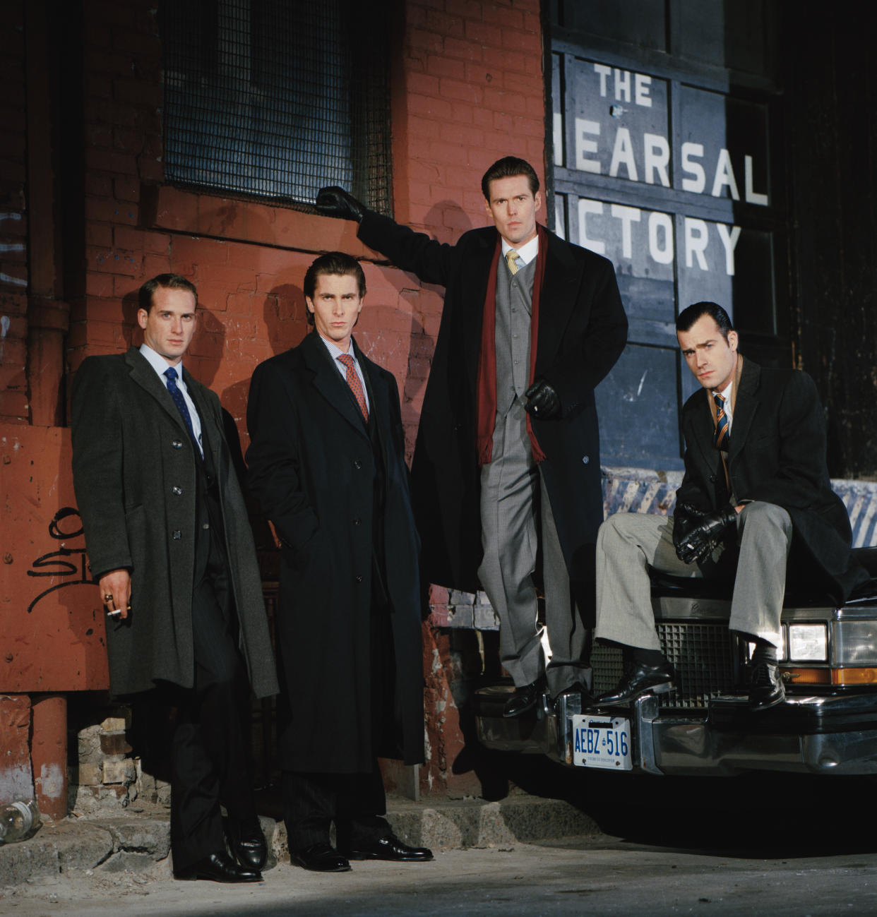 (L-R) Actors Josh Lucas, Christian Bale, Bill Sage, and Justin Theroux on the set of American Psycho, based on the novel by Bret Easton Ellis and directed by Canadian Mary Harron. (Photo by Eric Robert/Sygma/Sygma via Getty Images)