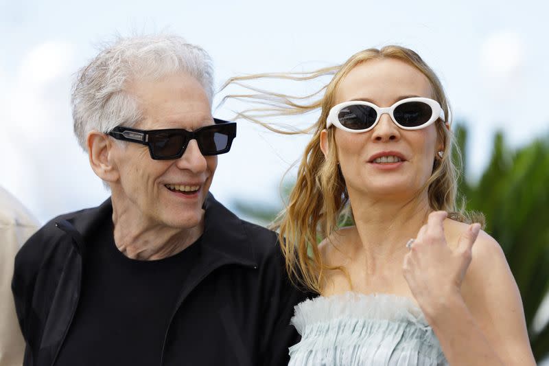 Foto del director David Cronenberg y la actriz Diane Kruger posando por el filme "The Shrouds" (Les linceuls) en el 77th Cannes Film Festival en Cannes