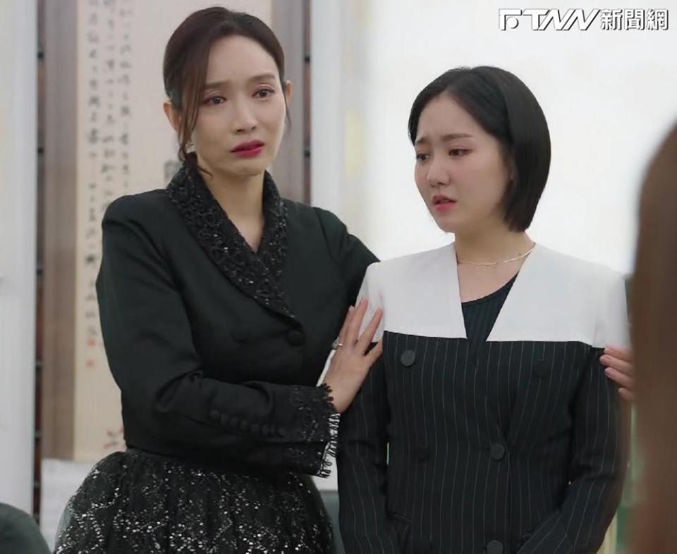李敏英（圖左）、陳智熙在劇中飾演母女檔。（圖／friDay影音提供）