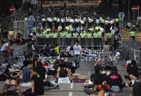 Protesters block a street near government headquarters in Hong Kong September 30, 2014. REUTERS/Carlos Barria