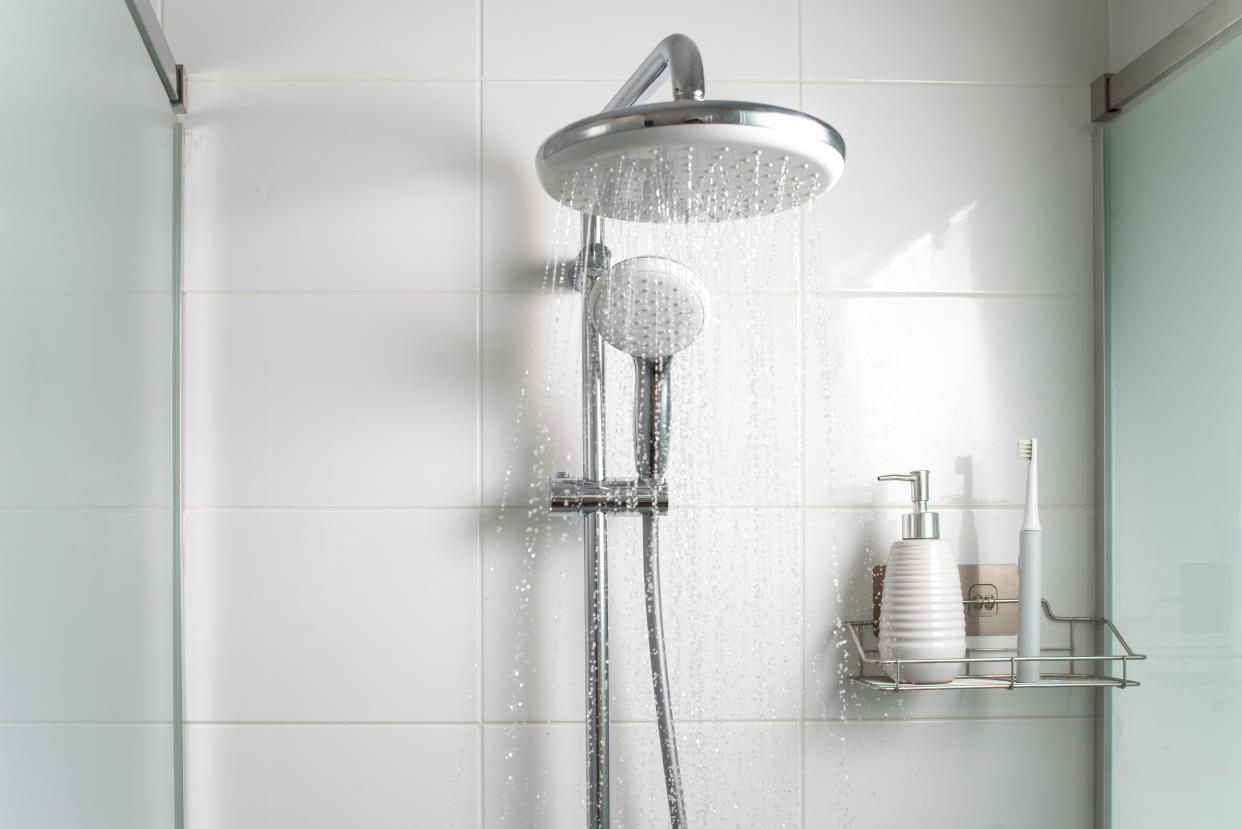 Allégez votre facture d'eau avec ce pommeau de douche en promotion seulement sur Amazon (Photo : Getty Images)