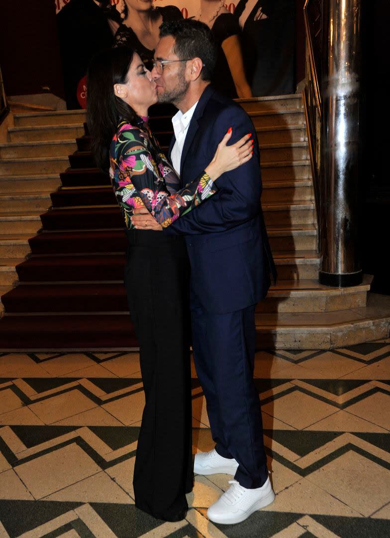 Mercedes Funes recibió un gran beso de felicitación y todo el apoyo de su marido, el periodista Cecilio Flematti