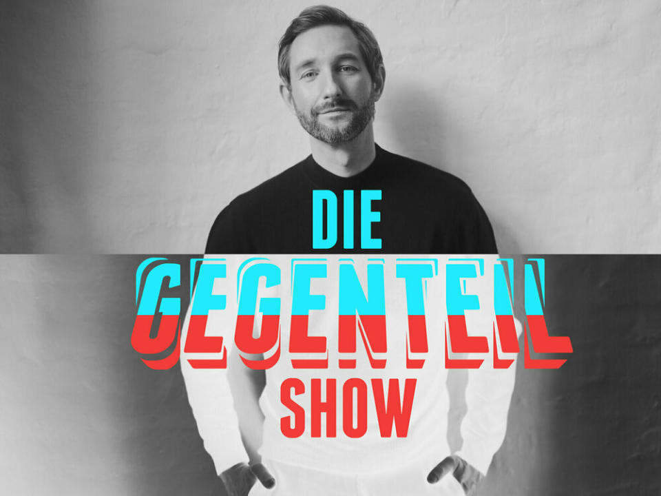 Daniel Boschmann moderiert "Die Gegenteilshow" in Sat.1. (Bild: SAT.1/Christoph Köstlin)