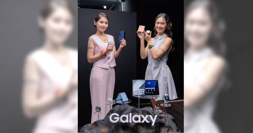 台灣三星公布Galaxy Z Fold6和Galaxy Z Flip6，以及穿戴裝置Galaxy Watch Ultra、Watch7、真無線藍芽耳機Bud3 和Bud3 Pro等購買資訊。（圖／中國時報吳松翰攝）