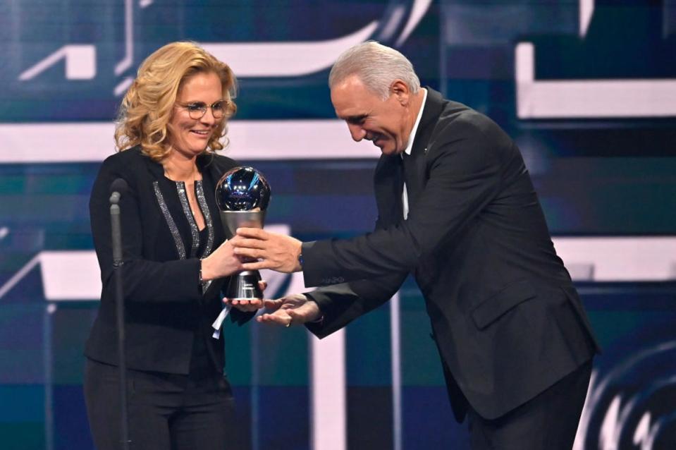 Hristo Stoichkov presents Sarina Wiegman with her award (Getty Images)