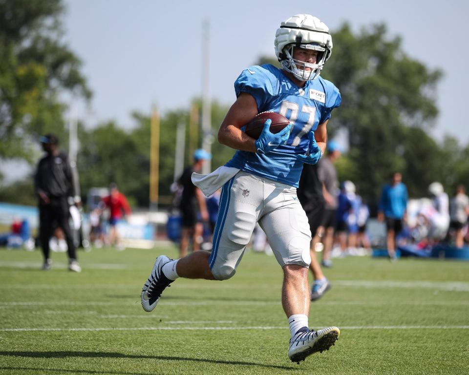 Detroit Lions tight end Sam LaPorta runs a drill during the joint practice with New York Giants at Detroit Lions headquarters and training facility in Allen Park on Wednesday, August 9, 2023.