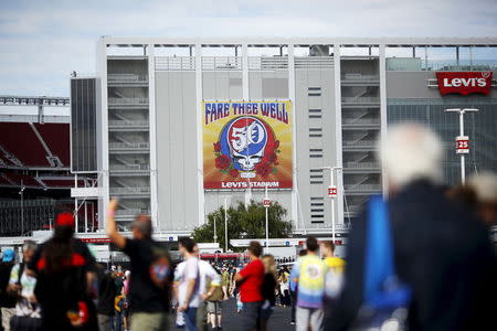 Fans gather outside Levi's Stadium before Grateful Dead's "Fare Thee Well: Celebrating 50 Years of Grateful Dead" farewell tour in Santa Clara, California June 27, 2015. REUTERS/Stephen Lam