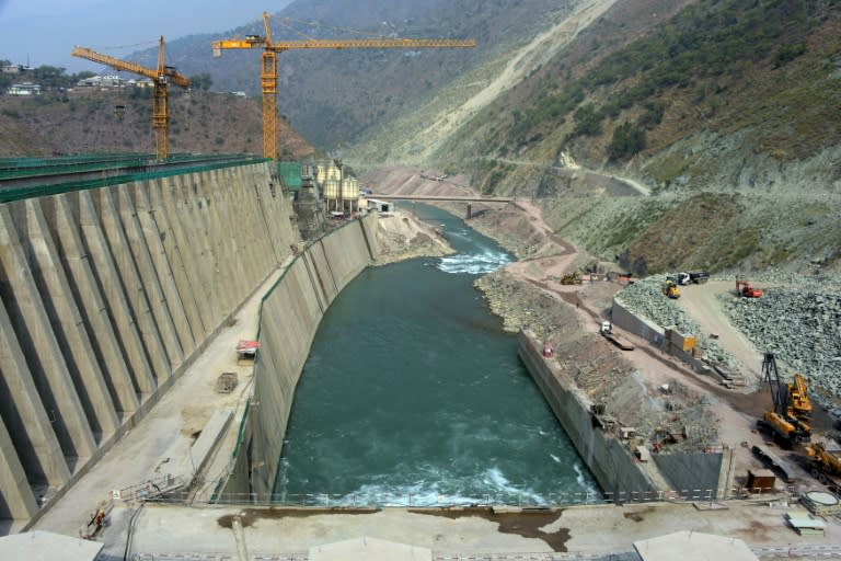 As a tributary of the Jhelum River, the Neelum theoretically falls into Pakistan's sphere, which launched the Neelum-Jhelum power plant project a quarter of a century ago