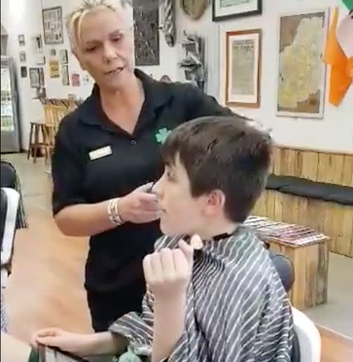 Video shows the pair singing along while Jordie receives his haircut. Source: Facebook / The Celtic Barber Rothwell Central