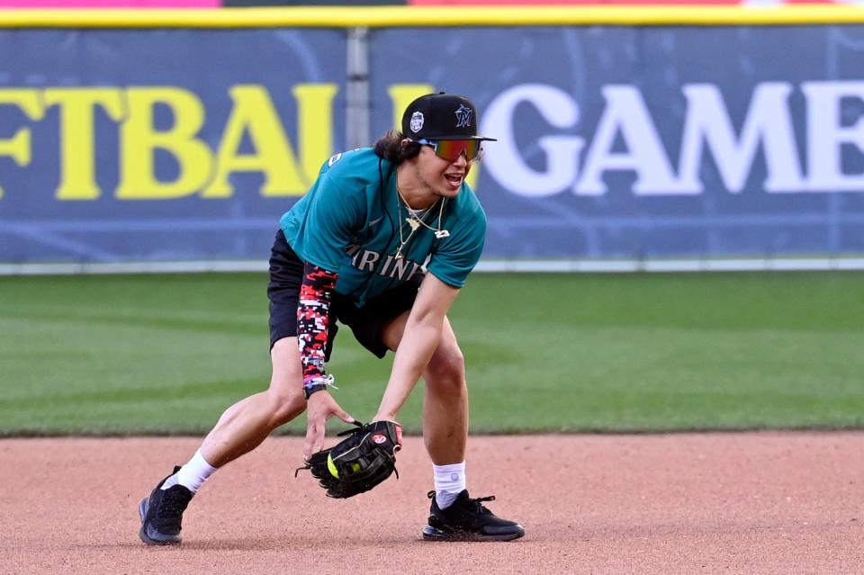 Marcello Hernández fields a grounder at the 2023 Celebrity Softball Game