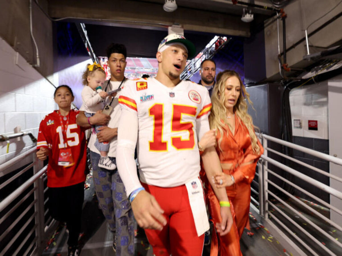 Patrick Mahomes Embraces Family in Kansas City Chiefs Jersey & Cleats –  Footwear News