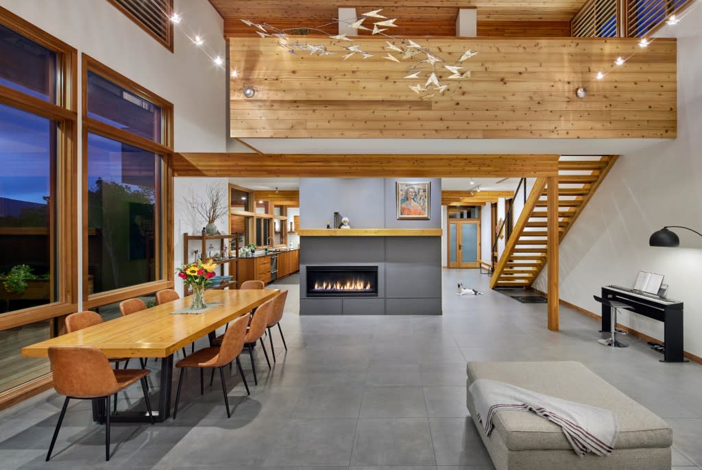 The interior of the Crystal Springs model. John Muggenborg Photography / Lindal Cedar Homes