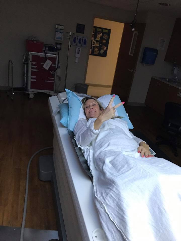 A photo that Leigh posted from the hospital. (Photo: Facebook/<a class="link " href="https://www.facebook.com/kynsestransplant/" rel="nofollow noopener" target="_blank" data-ylk="slk:Kynse’s Kidney/Pancreas Transplant Journey;elm:context_link;itc:0;sec:content-canvas">Kynse’s Kidney/Pancreas Transplant Journey</a>)