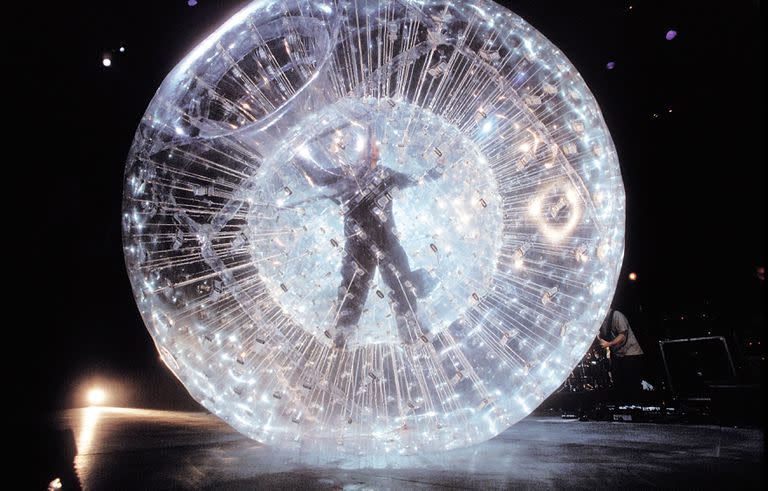 Peter Gabriel: un vanguardista en los diseños de escenario; una imagen del Growing up Tour, de 2003