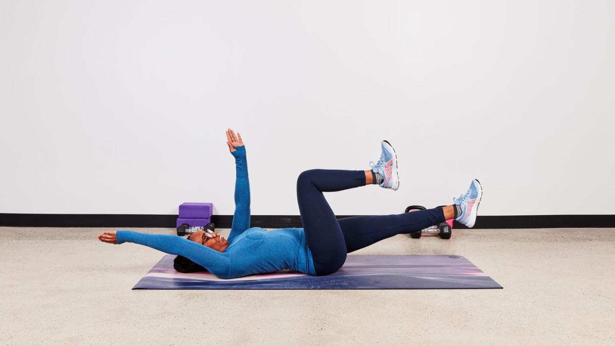 monique doing a dead bug exercise for fitness