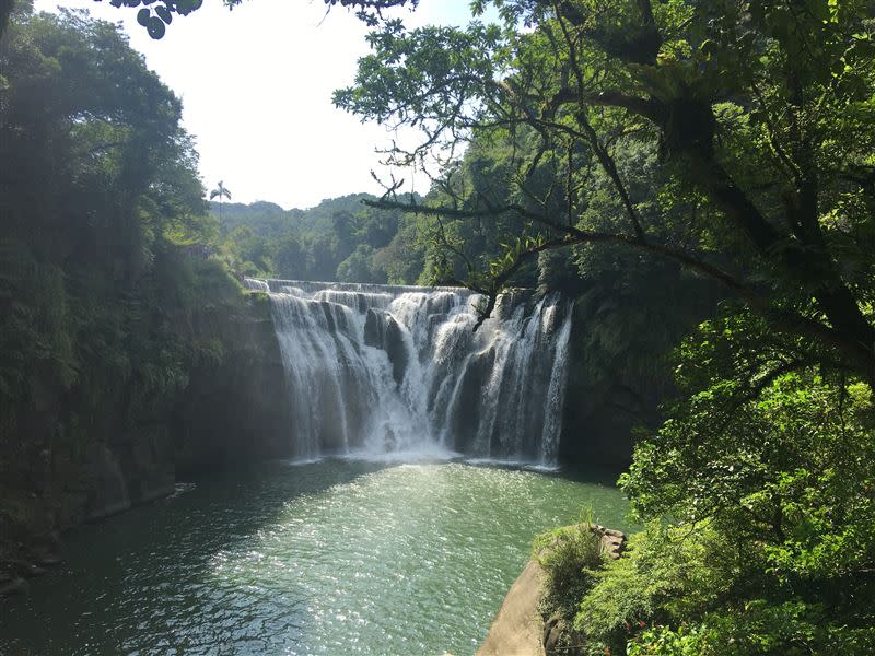 十分瀑布公園冬季閉園時間為17:00。（圖／新北市政府觀光旅遊局提供）