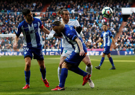 Soccer Football - La Liga Santander - Real Madrid vs Deportivo Alaves - Santiago Bernabeu, Madrid, Spain - February 24, 2018 Real Madrid’s Gareth Bale in action with Alaves’ Manu Garcia and Alexis REUTERS/Juan Medina