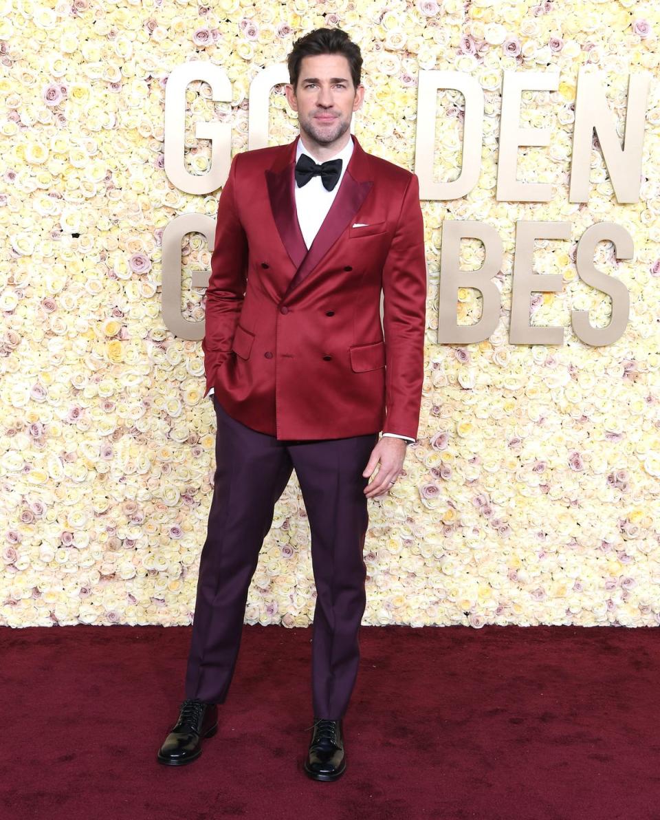 john krasinski arrives at the golden globe awards january 07 2024