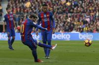 Football Soccer - Barcelona v Real Madrid - Spanish La Liga Santander- Nou Camp Stadium, Barcelona, Spain - 3/12/16. Barcelona's Lionel Messi kicks during the "Clasico". REUTERS/Sergio Perez