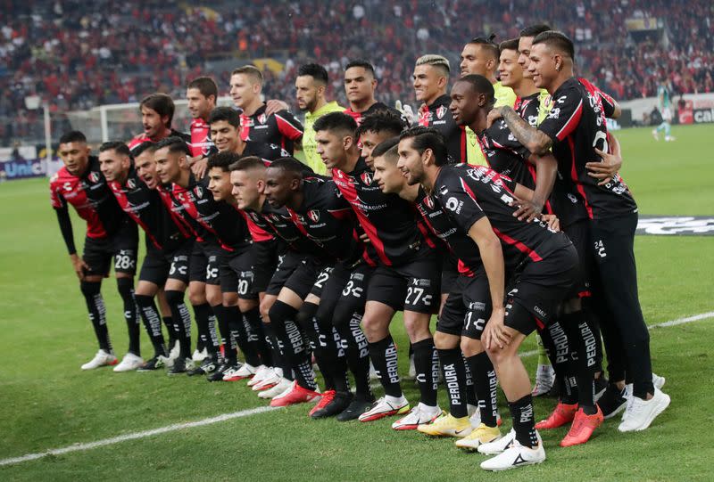 Foto de archivo de jugadores del Atlas antes de un partido del torneo mexicano