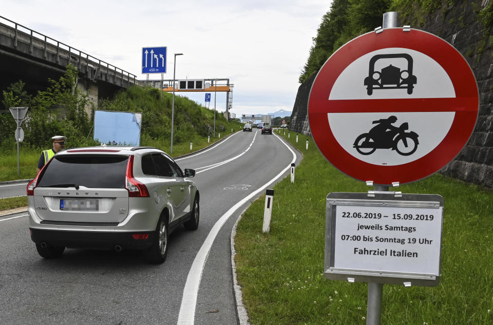 Die Fahrverbote gelten an den Wochenenden während der Urlaubszeit (Bild: Zeitungsfoto.At/Daniel Liebl/APA/dpa)