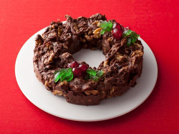 Rachel Ray’s Five-Minute Fudge Wreath