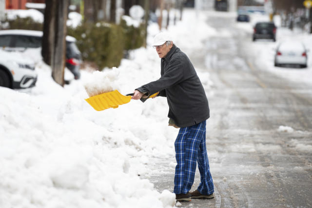 Winter storm cancels flights, closes schools in Canada