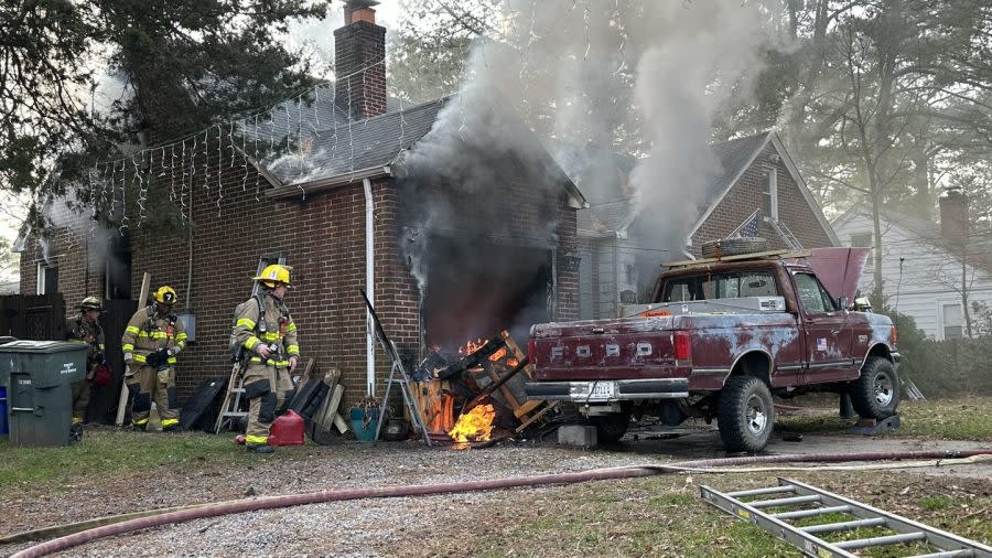 Granby Street fire (Courtesy: Matt Grubbs – Hamp Roads Fire-Rescue Incidents)