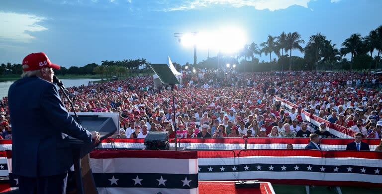 Trump compartió algunas imágenes del acto en Miami en su cuenta de Truth Social