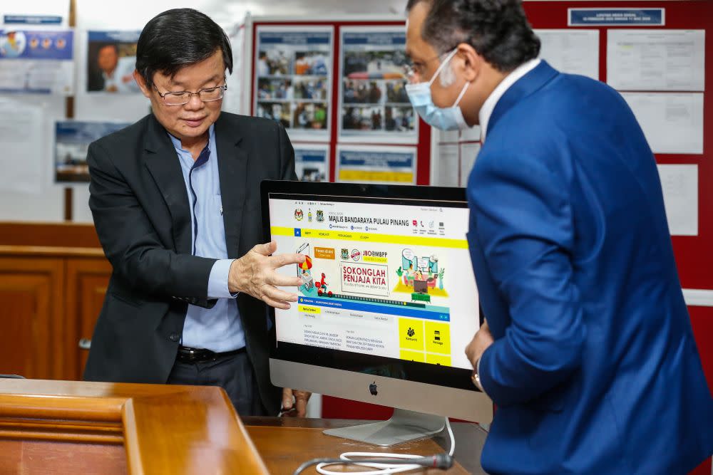 Penang Chief Minister Chow Kon Yeow at the launch of the Jom Beli Online@MBPP platform in Komtar, George Town April 7, 2020. — Picture by Sayuti Zainudin