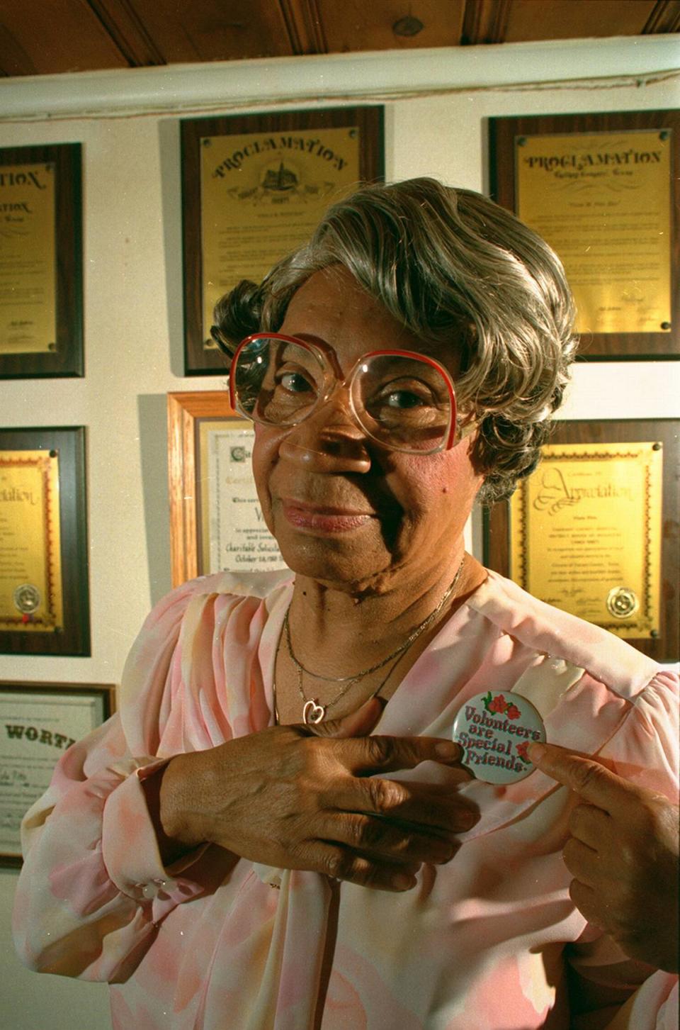 Viola Pitts, precinct judge and “Mayor of Lake Como,” April 28, 1989. Special Collections, Fort Worth Star-Telegram Collection, UTA Libraries