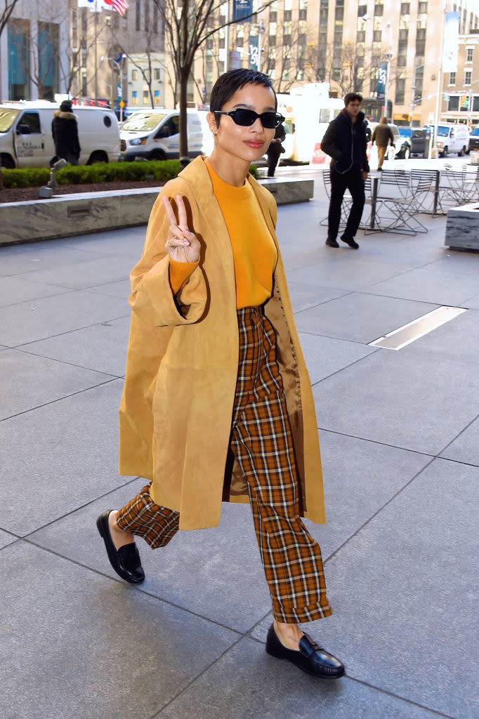 Yellow is just such a happy color, so I don't think it's possible to see this outfit on Zoë and be upset in any way, shape, or form.