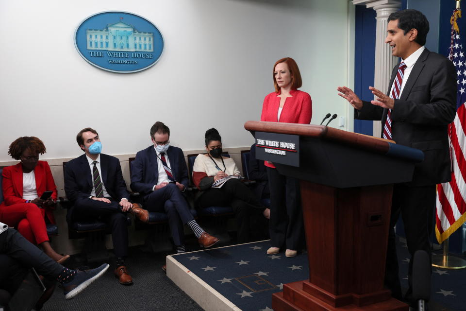 White House spokeswoman Jen Psaki listens to Dalip Singh as deputy national security adviser on international economics , USA, February 24, 2022. REUTERS / Leah Millis