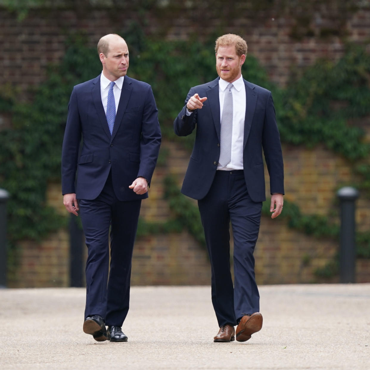  prince harry and prince william walking 