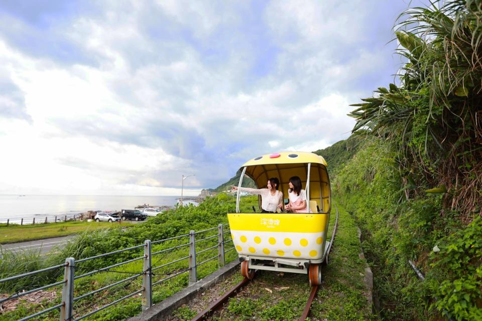 青春山海線深澳鐵道自行車，7月1日至8月31日邀請您來場燦爛山海騎行。圖/新北市政府提供