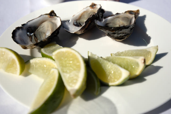 plate of oysters