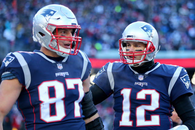 Tom Brady unretires: Mike Evans, Julian Edelman, NFL world react