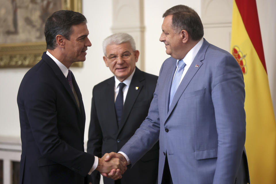 Spanish Prime Minister Pedro Sanchez, left, shakes hands with the member of Bosnian presidency Milorad Dodik before official talks in Sarajevo, Bosnia, Saturday, July 30, 2022. (AP Photo/Armin Durgut)